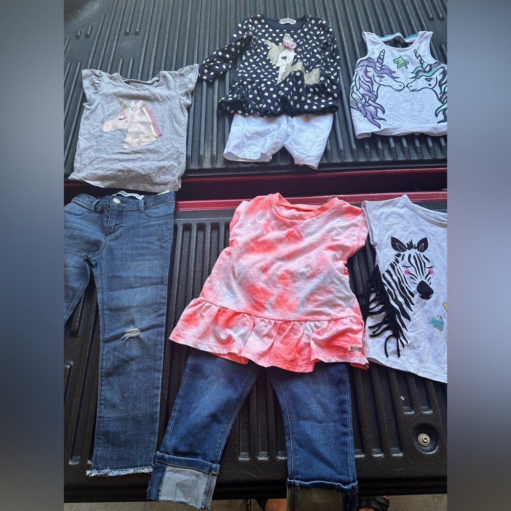 Girls' Graphic Tops and Jeans Set